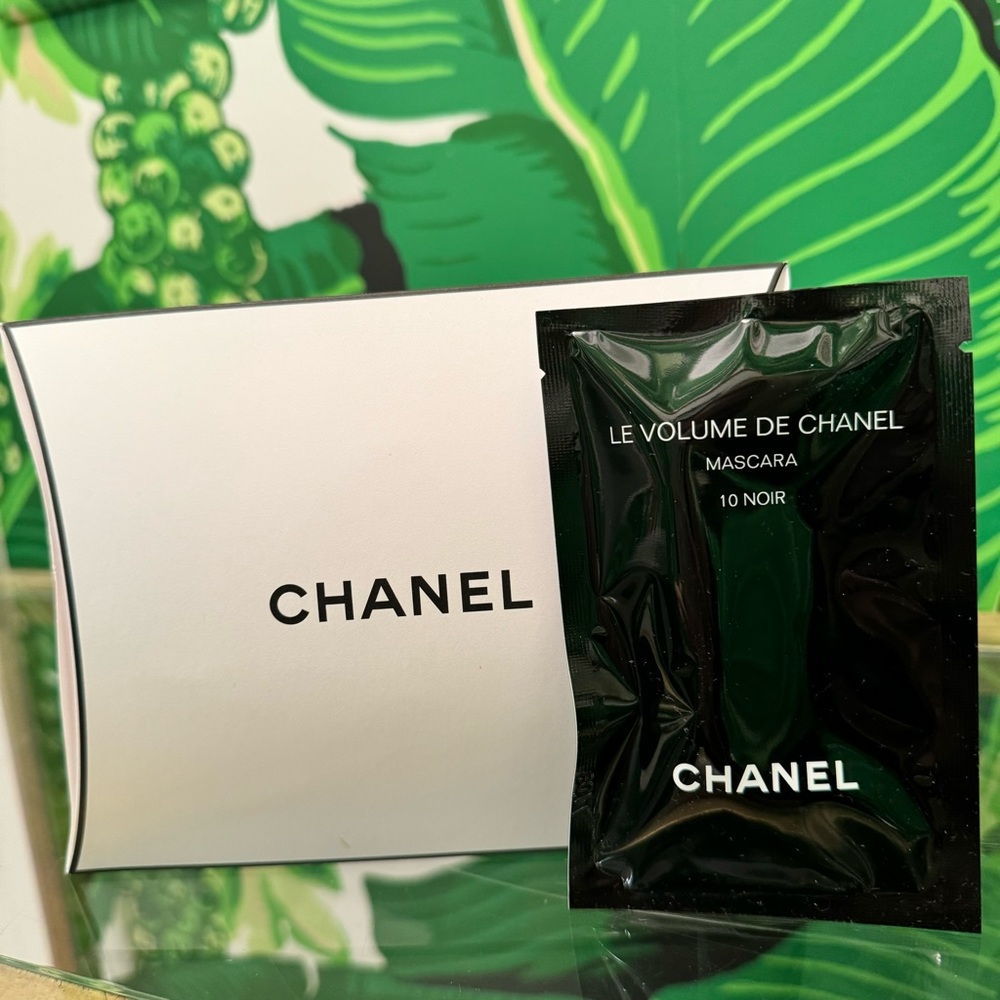 NWT CHANEL Le Volume Mascara 10 Noir Black Mini 1g